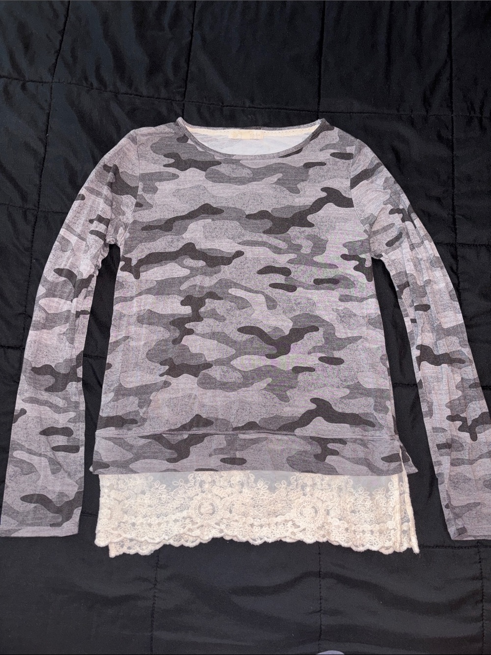 Rewind Medium Long Sleeve Gray Camo Lace-Hem Women's Top soft and stretchy